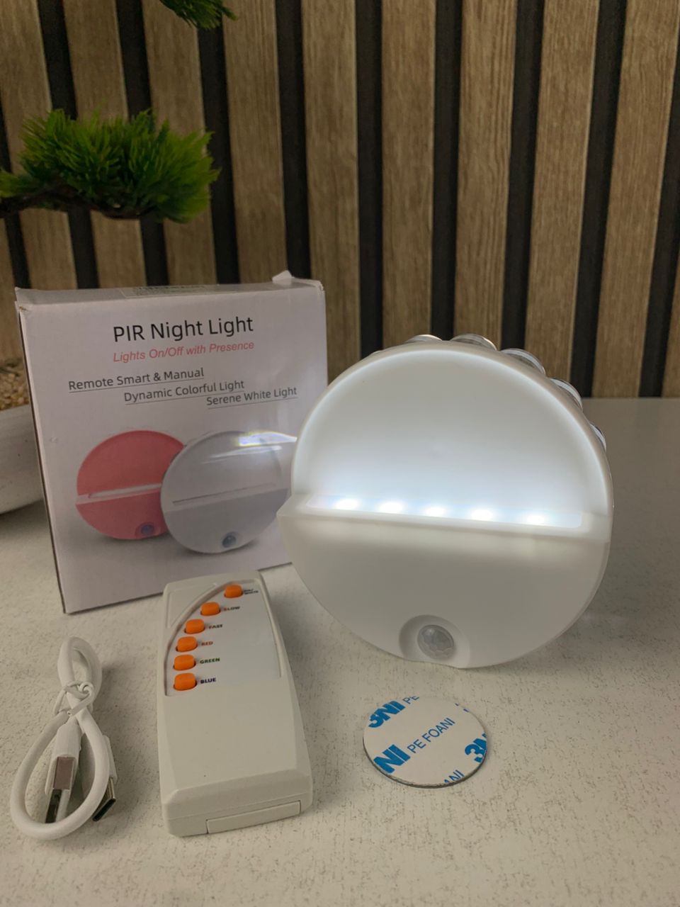 مصباح ليلي ذكي مغناطيسي بتصميم كريستالي